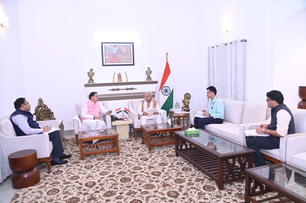 मुख्यमंत्री धामी ने दिल्ली में केंद्रीय विद्युत और आवासन एवं शहरी कार्य मंत्री मनोहर लाल के की मुलाकात