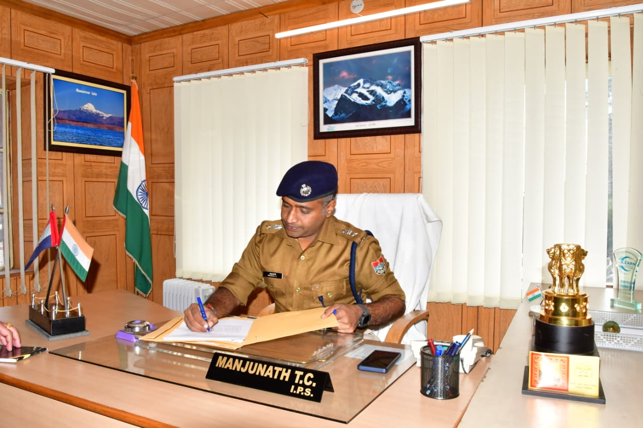 डॉ. मंजूनाथ टी.सी. ने मां नैना देवी के दर्शन कर संभाली एसएसपी नैनीताल की जिम्मेदारी