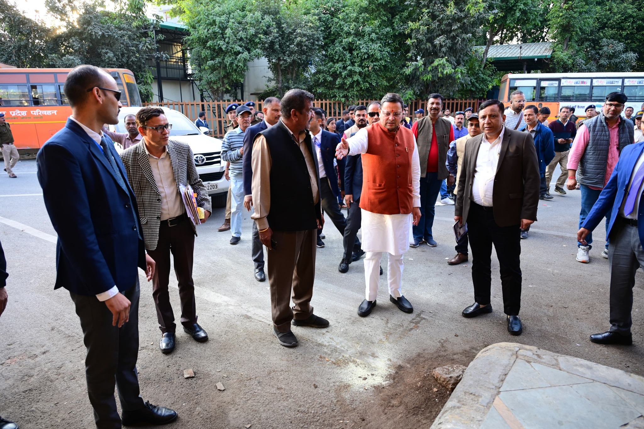 मुख्यमंत्री पुष्कर सिंह धामी ने आईएसबीटी देहरादून का औचक निरीक्षण कर व्यवस्थाओं का जायज़ा लिया