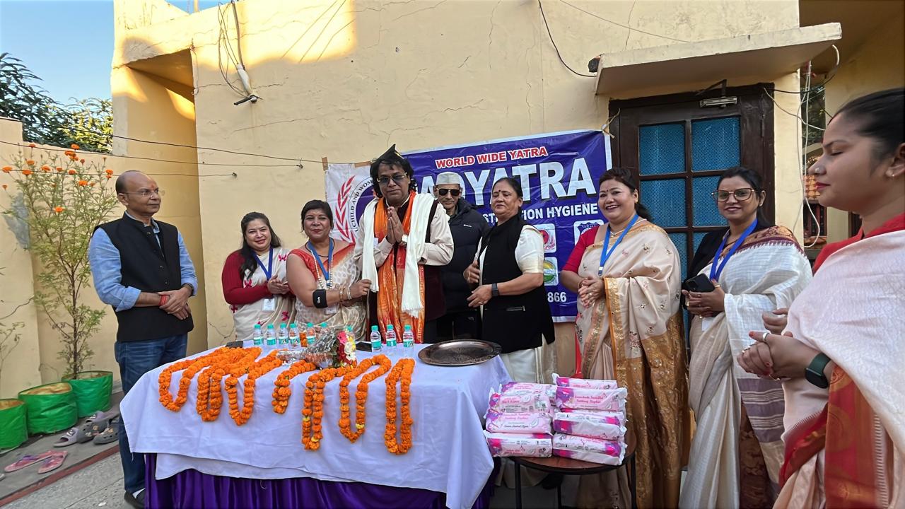 हल्द्वानी में एनसीडब्ल्यूडीसी की टीम ने राष्ट्रीय अध्यक्ष इंटरनेशनल पैडमैन वीरेन दवे का स्वागत कार पेड यात्रा निकली